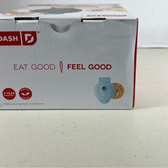 New In Box, Dash Light Blue Snowman mini waffle maker - Picture 5 of 8
